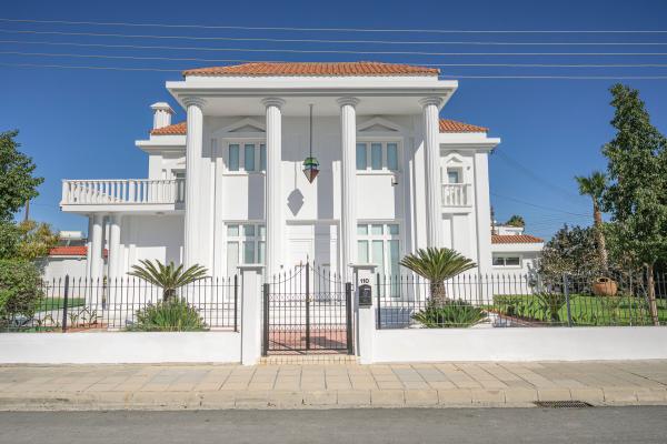 Real Estate / Real Estate